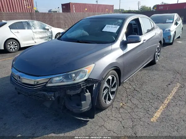 1HGCR2F78HA030583 2017 HONDA ACCORD - Image 2