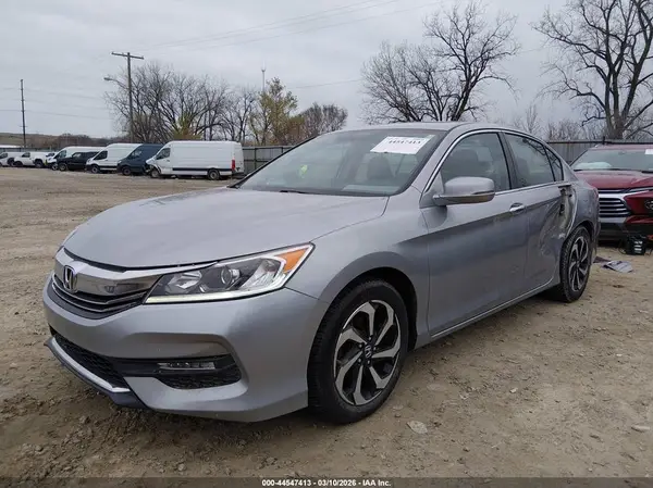 1HGCR2F78HA268949 2017 HONDA ACCORD - Image 2