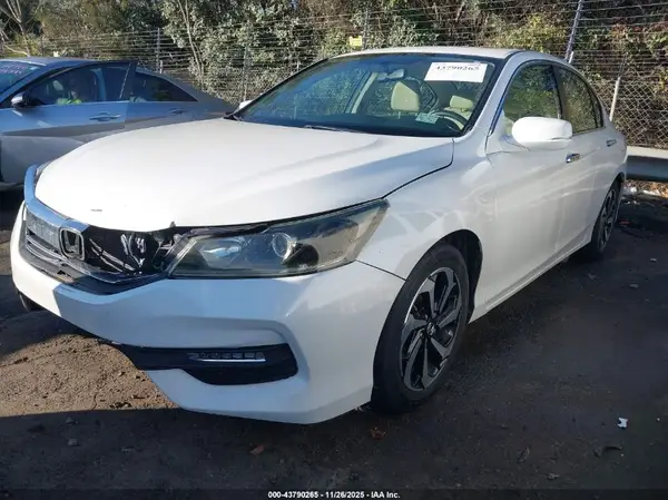 1HGCR2F79HA118106 2017 HONDA ACCORD - Image 2