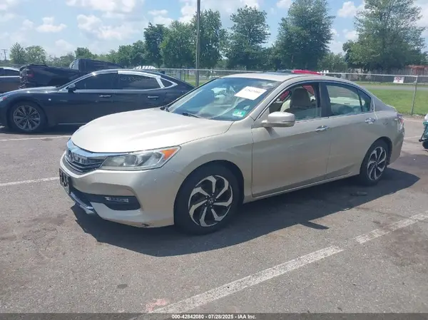 1HGCR2F7XHA044646 2017 HONDA ACCORD - Image 2