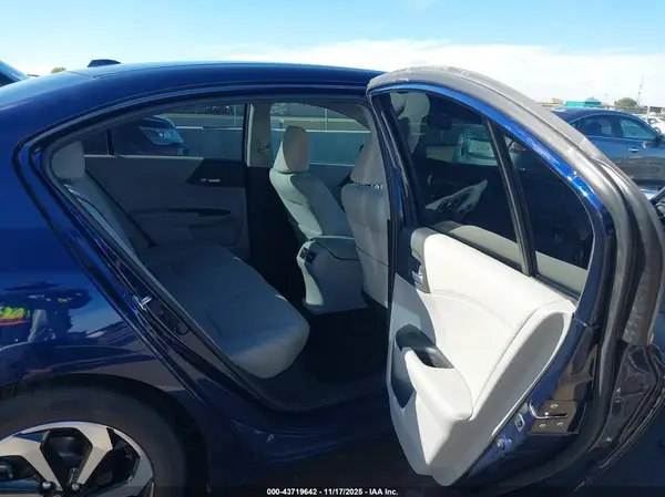1HGCR2F7XHA065190 2017 HONDA ACCORD - Image 8