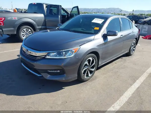 1HGCR2F7XHA068879 2017 HONDA ACCORD - Image 2