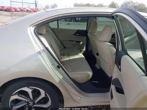 1HGCR2F7XHA084127 2017 HONDA ACCORD - Image 8