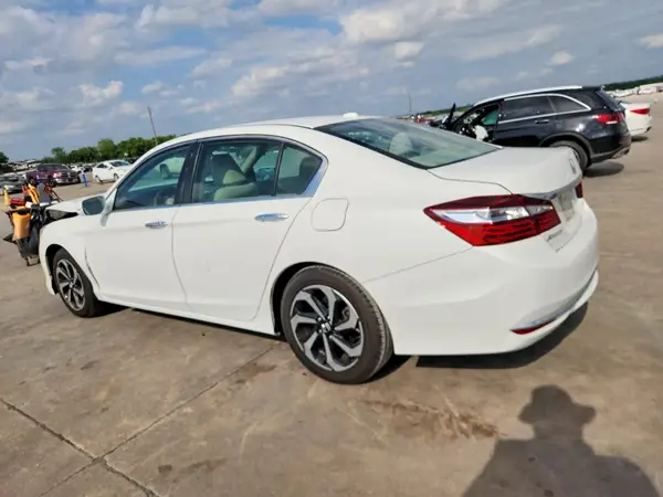 1HGCR2F7XHA087190 2017 HONDA ACCORD - Image 2