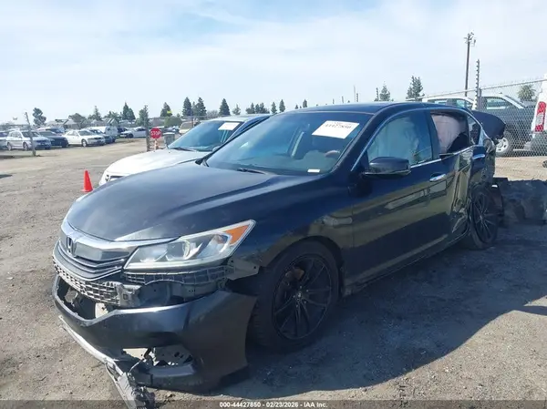 1HGCR2F7XHA144780 2017 HONDA ACCORD - Image 2
