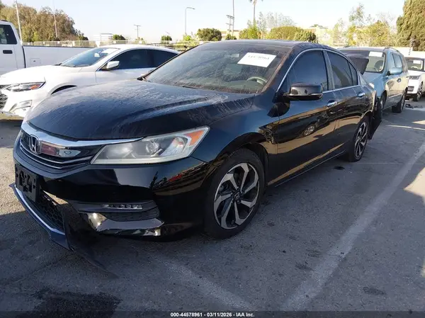 1HGCR2F7XHA228758 2017 HONDA ACCORD - Image 2