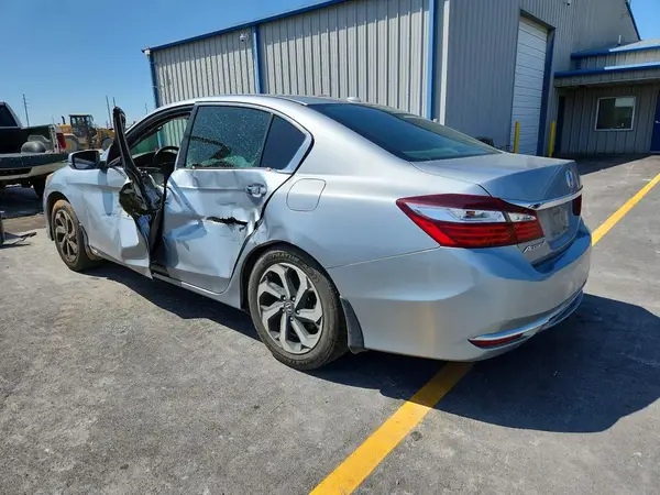 1HGCR2F7XHA256835 2017 HONDA ACCORD - Image 2