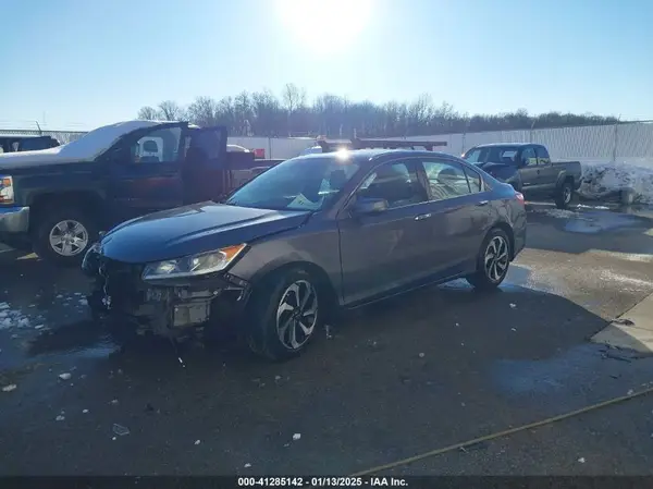 1HGCR2F80HA063585 2017 HONDA ACCORD - Image 2
