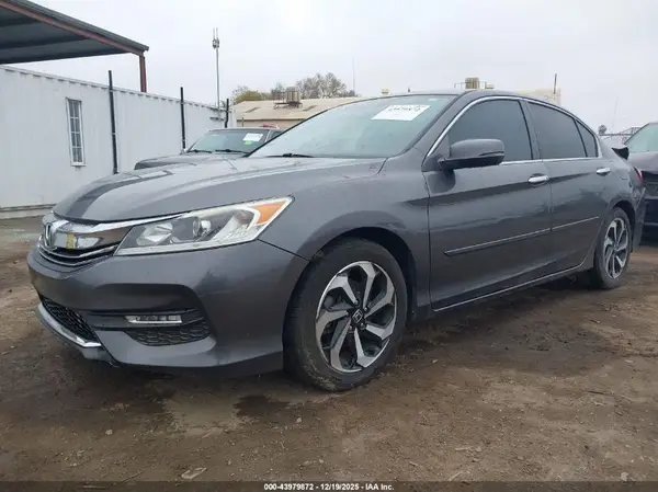 1HGCR2F81HA007123 2017 HONDA ACCORD - Image 2