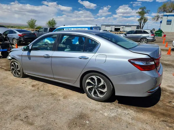 1HGCR2F81HA025623 2017 HONDA ACCORD - Image 2