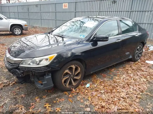1HGCR2F81HA035813 2017 HONDA ACCORD - Image 2