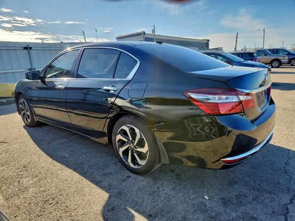1HGCR2F81HA045225 2017 HONDA ACCORD - Image 2