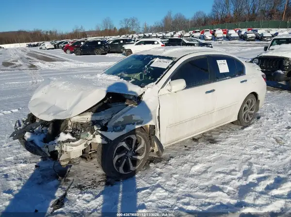 1HGCR2F81HA057018 2017 HONDA ACCORD - Image 2