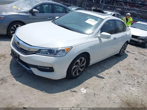 1HGCR2F82GA076076 2016 HONDA ACCORD - Image 2