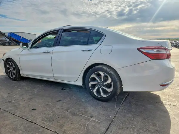 1HGCR2F82GA077163 2016 HONDA ACCORD - Image 2