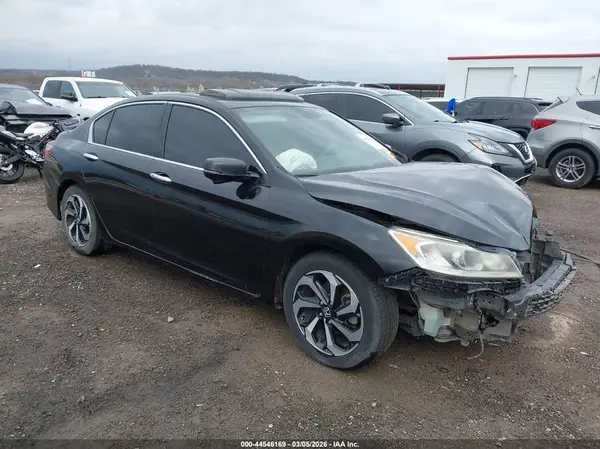 1HGCR2F82HA045816 2017 HONDA ACCORD
