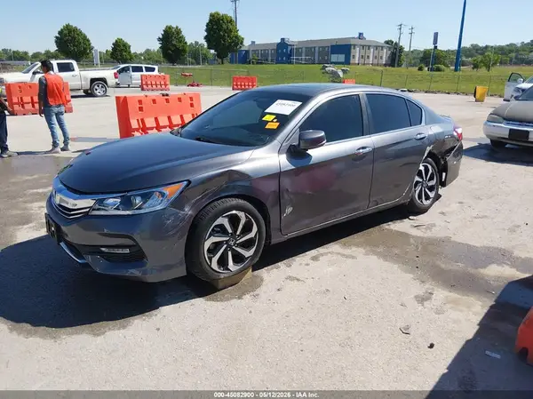 1HGCR2F82HA056928 2017 HONDA ACCORD - Image 2