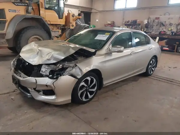 1HGCR2F82HA067976 2017 HONDA ACCORD - Image 2
