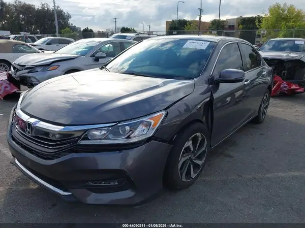 1HGCR2F82HA068643 2017 HONDA ACCORD - Image 2