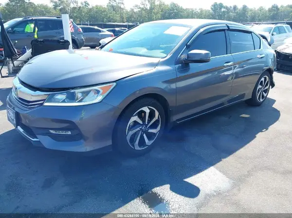 1HGCR2F82HA135077 2017 HONDA ACCORD - Image 2