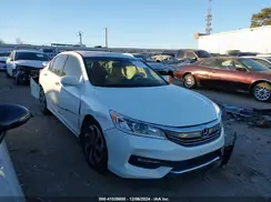 1HGCR2F82HA209372 2017 HONDA ACCORD