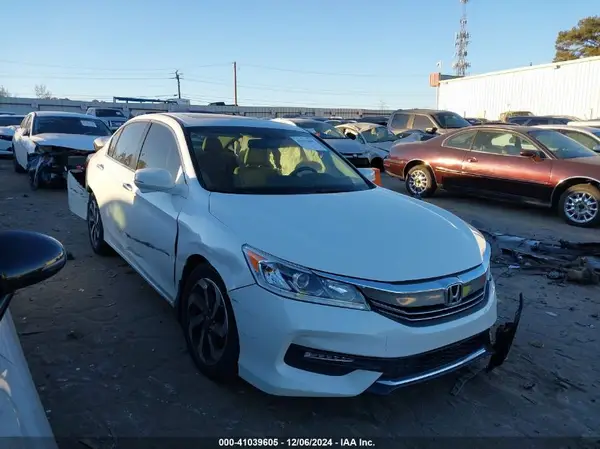 1HGCR2F82HA209372 2017 HONDA ACCORD - Image 1