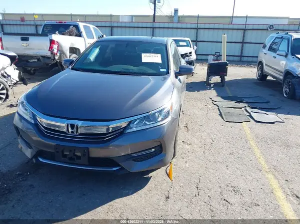 1HGCR2F83HA001968 2017 HONDA ACCORD - Image 2