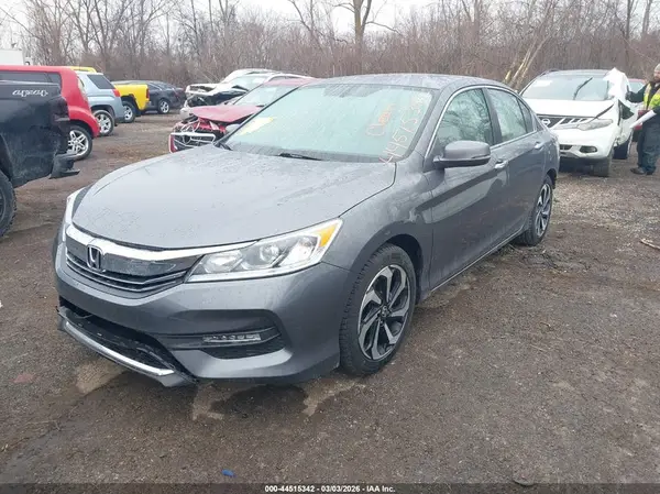 1HGCR2F83HA042584 2017 HONDA ACCORD - Image 2