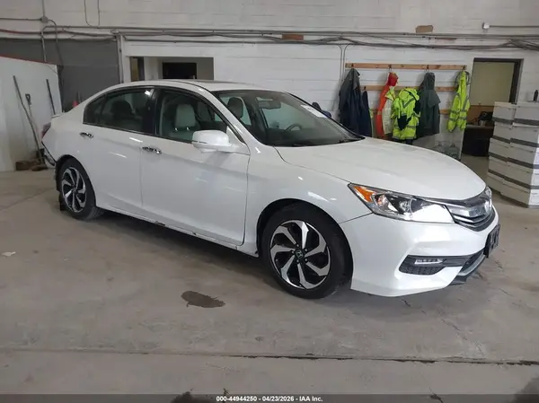 1HGCR2F83HA079084 2017 HONDA ACCORD - Image 1