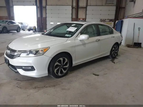 1HGCR2F83HA079084 2017 HONDA ACCORD - Image 2
