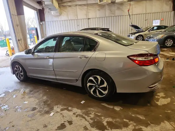 1HGCR2F83HA123598 2017 HONDA ACCORD - Image 2