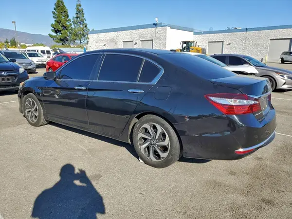 1HGCR2F83HA285909 2017 HONDA ACCORD - Image 2