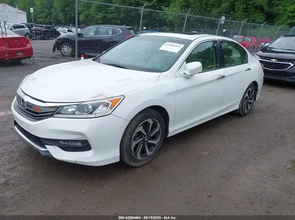 1HGCR2F84HA005866 2017 HONDA ACCORD - Image 2