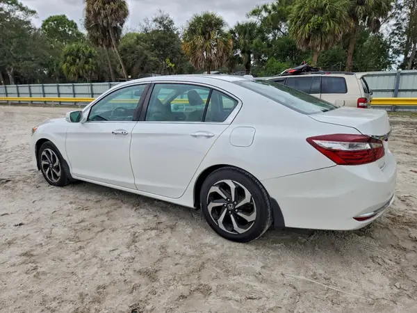 1HGCR2F84HA023865 2017 HONDA ACCORD - Image 2