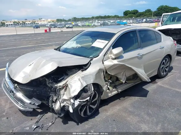 1HGCR2F84HA037670 2017 HONDA ACCORD - Image 2