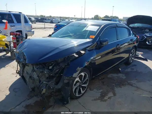 1HGCR2F84HA136974 2017 HONDA ACCORD - Image 2