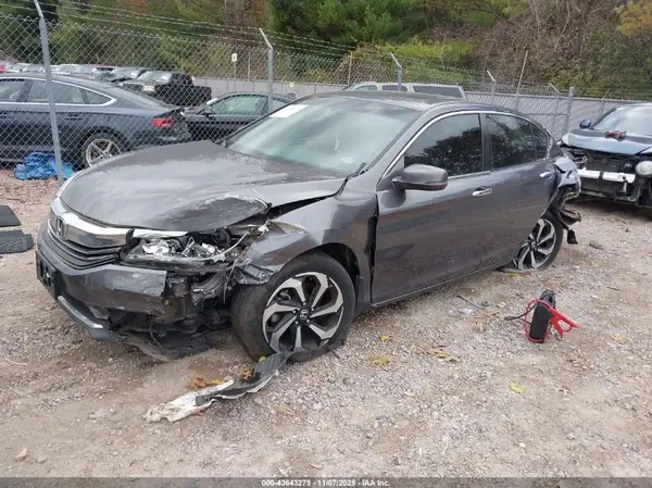 1HGCR2F84HA137607 2017 HONDA ACCORD - Image 2