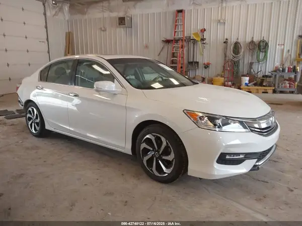 1HGCR2F84HA145576 2017 HONDA ACCORD - Image 1
