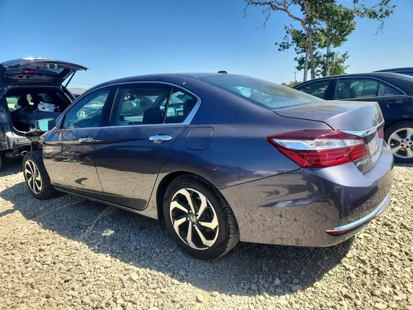 1HGCR2F85HA164086 2017 HONDA ACCORD - Image 2