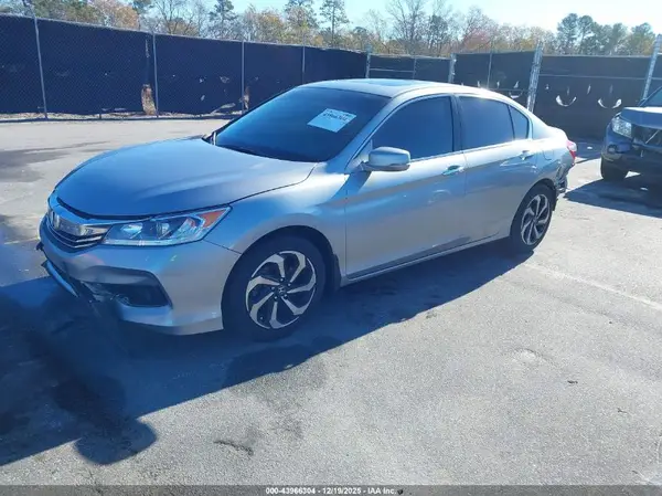 1HGCR2F85HA195385 2017 HONDA ACCORD - Image 2