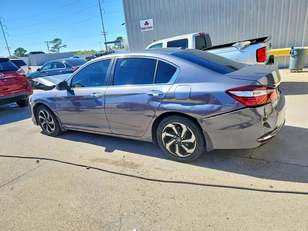 1HGCR2F86HA049724 2017 HONDA ACCORD - Image 2