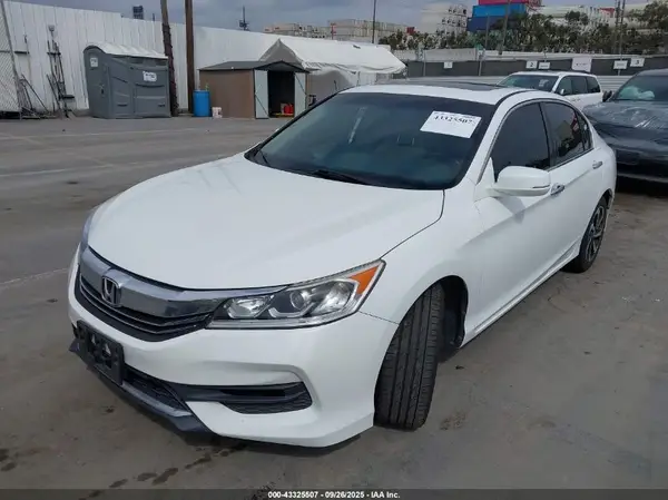 1HGCR2F86HA095229 2017 HONDA ACCORD - Image 2
