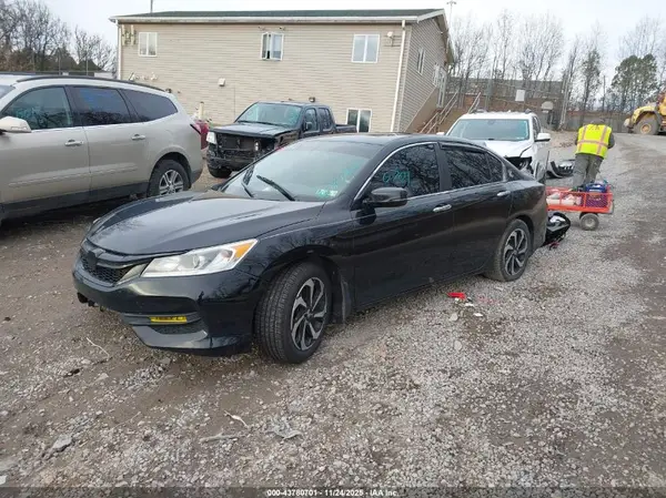1HGCR2F88HA039146 2017 HONDA ACCORD - Image 2
