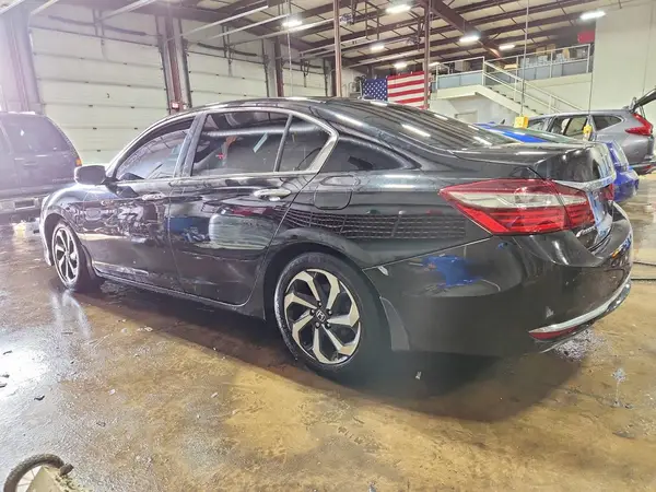 1HGCR2F88HA133625 2017 HONDA ACCORD - Image 2