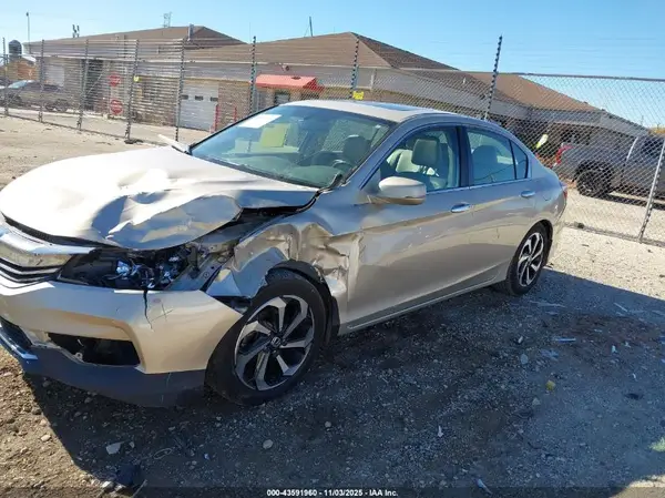 1HGCR2F88HA179973 2017 HONDA ACCORD - Image 2