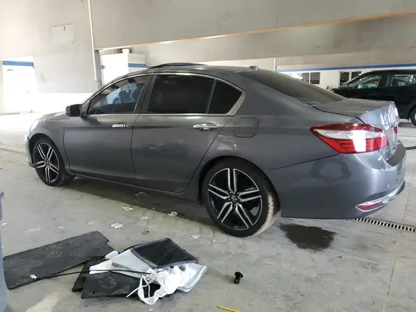 1HGCR2F89HA137568 2017 HONDA ACCORD - Image 2