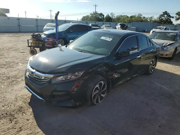 1HGCR2F8XHA015219 2017 HONDA ACCORD - Image 1