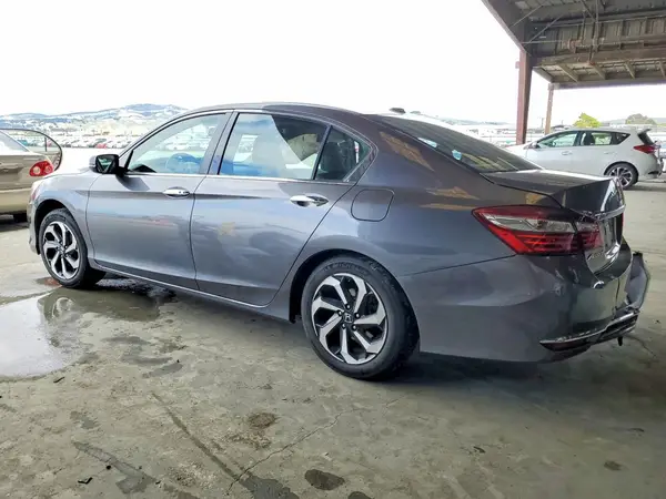 1HGCR2F8XHA052657 2017 HONDA ACCORD - Image 2