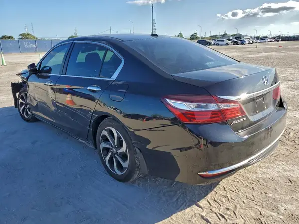1HGCR2F8XHA054585 2017 HONDA ACCORD - Image 2
