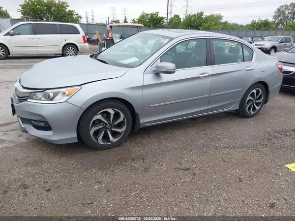1HGCR2F8XHA055204 2017 HONDA ACCORD - Image 2